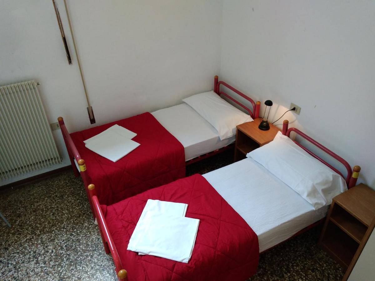 Zweibettzimmer mit Gemeinschaftsbad